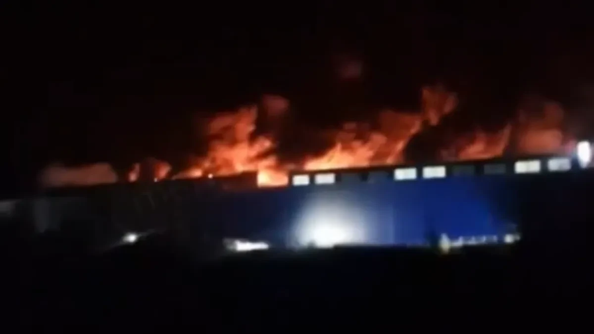 Žestok udar na Rusiju! Fabrika u plamenu, odjekuju eksplozije, oglasio se „Jandeks“! (VIDEO)