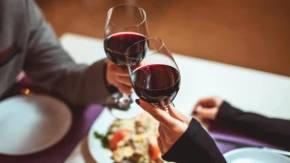 Nemojte da se izblamirate u restoranu: Evo koja vina se naručuju uz koje jelo