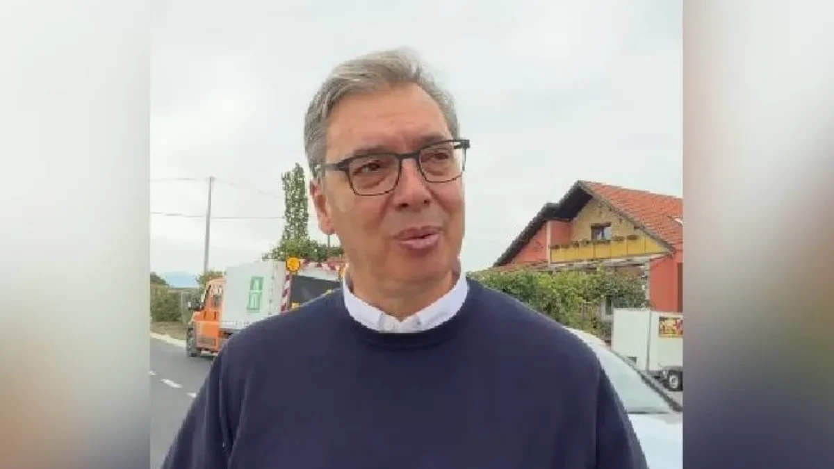 Vučić u srcu Šumadije: Obišao novi put, pa poručio - Srbija napreduje, Srbija raste!