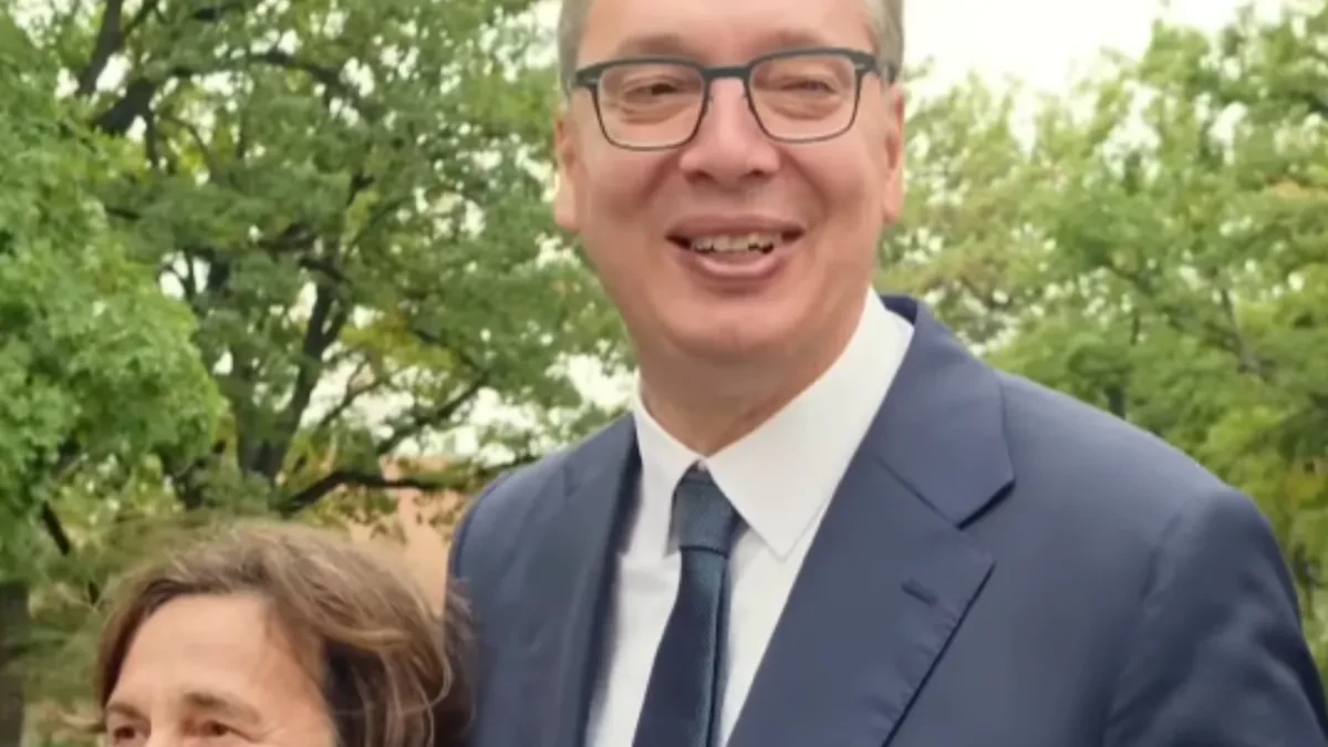 Vučić okružen damama iz Republike Srpske: „Hvala vam! Živela Srpska, živela Srbija!“