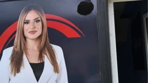 Vandalski napad u Arilju! Razbijen izlog prostorija Zavetnika tokom posete Milice Đurđević Stamenkovski (FOTO)