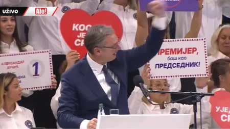 Vučić iz Kragujevca: „25. oktobra vodi se odlučujuća bitka, velika sila spolja udarila je na Srbiju“