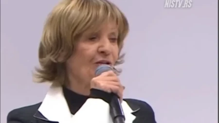 Lepa Lukić sa skupa poručila: „Svi su za Vučića, i ja sam za Vučića“