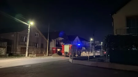 Drama u Čačku: Izbio požar, stanari hitno evakuisani (FOTO)