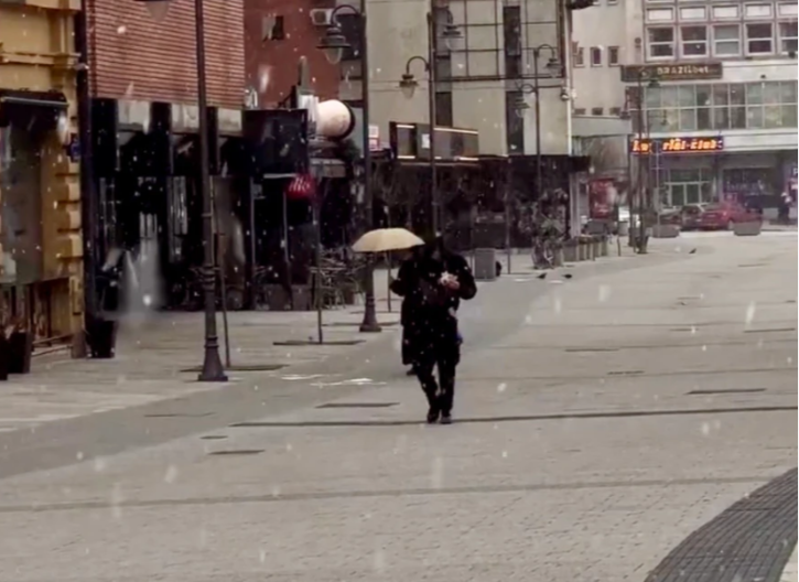 PAŠĆE DO 15 CM SNEGA! Stiže zahlađenje kroz "bečka vrata", RHMZ s razlogom niže upozorenja! Detaljna prognoza za nekoliko dana