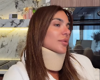 NOSILA KRAGNU NA VRATU, A SAD ZAGLAVILA U BOLNICI Naša pevačica prima jaku terapiju 