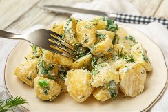 KREMASTA KROMPIR SALATA NIKAD UKUSNIJA Klasik koji jednostavno ne izlazi iz mode 