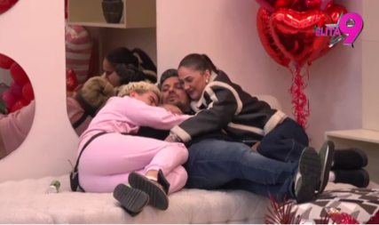 TROJKA U ELITI USRED BELOG DANA! Uroš sa učesnicom zaskočio Boru, a onda... (FOTO)