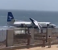 PUTNIČKI AVION PAO U VODU! Skliznuo je sa piste, stigli DRAMATIČNI SNIMCI