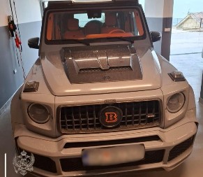 ZVICERU ODUZET BRABUS OD POLA MILIONA EVRA Policija upala u kuće vođe kavačkog klana u Kotoru i Tivtu