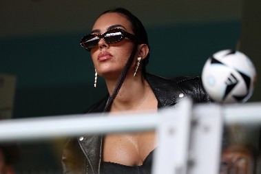 DRUGA STRANA ARAPSKE SAPUNICE Dok Ronaldo štrajkuje, Geogrina se hvali "mašinom" od pola miliona evra (FOTO)