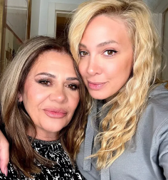 PRVO OGLAŠAVANJE MAJKE MILICE TODOROVIĆ Objavila fotografiju iz porodičnog doma, na njoj pevačica i njen tek rođeni sin (FOTO)