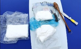  KUPIO NARKOTIKE PA UHAPŠEN Pored njega lisice su stavljene i dileru