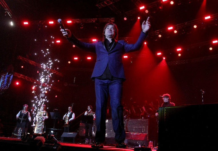 POZNATI PEVAČ IMA PLANTAŽU LEŠNIKA Evo koliko zarađuje: "Kao da imam grumenje zlata u ruci"