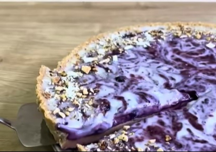 Brz kolač bez pečenja - lagan i ukusan slatkiš od voća (VIDEO)