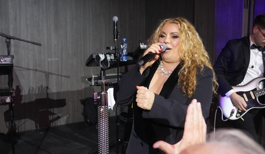 KO JE PEVAČ KOJI JE UHVAĆEN NA GOMILI SA INDIROM RADIĆ? Zbog cerebralne paralize doživeo je pakao