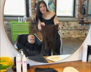 PRESLATKA BEBA ODUŠEVILA INTERNET Mama joj stavila nadogradnju - njena reakcija će vam ulepšati dan! (VIDEO)