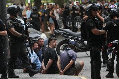 HAOS U ARGENTINI! Besne sukobi ispred Kongresa, Milej gura kapitalistički zakon!