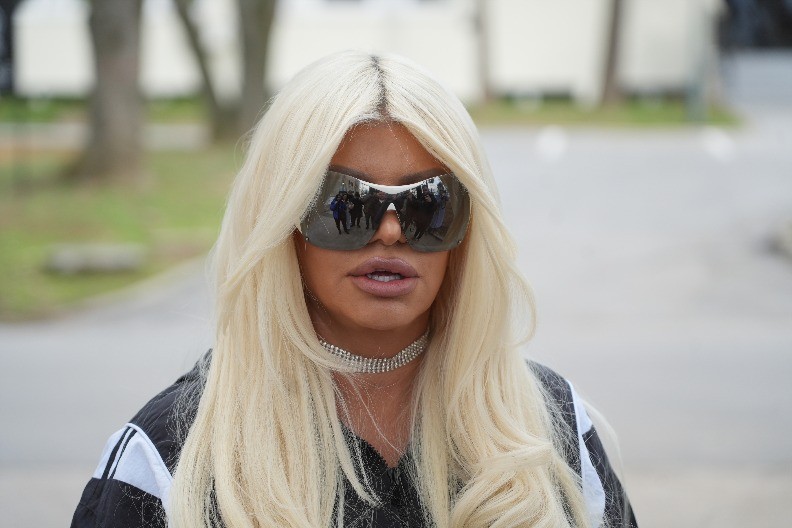 KOMŠIJE DARE BUBAMARE IMAJU ŠTA DA KAŽU ZA PEVAČICU Ko bi rekao da se tako ponaša?