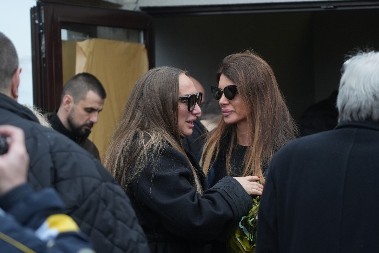 OVAKO IZGLEDA SESTRA GOGE SEKULIĆ Slomljene nakon sahrane majke Nade (FOTO)