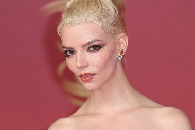 POVEĆAJTE OČI BEZ OPERACIJE Proizvod iz nesesera stvara ,,vau efekat", važno je samo da vodite računa o ovome