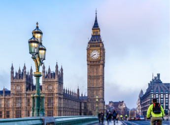 MAĐARSKI NOVINAR UPOZORAVA "Zapad je potpuno isprao mozak svom stanovništvu"