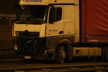 POTPUNO SMRSKAN PREDNJI DEO KAMIONA Pojavile se fotografije sa mesta pogibije Tatjane Ječmenice