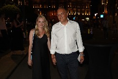  RAZVELI SE PRE 10 GODINA, A SADA PONOVO U BRAKU Naš poznati glumački par opet zajedno (FOTO)