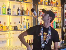 Mnogo lepo, ali i skupo - ovako izgleda poseta Hard rok kafeu u Beogradu (VIDEO)