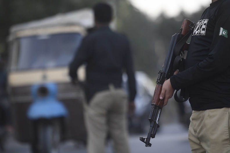 EKSPLOZIJA ISPRED POLICIJSKE STANICE: Poginulo dvoje, među njima dete - horor u Pakistanu (FOTO)