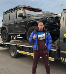 INSPEKTORI STIGLI ISPRED ZGRADE BAKE PRASETA Uskoro odvoze uništen Brabus od 500.000 evra 