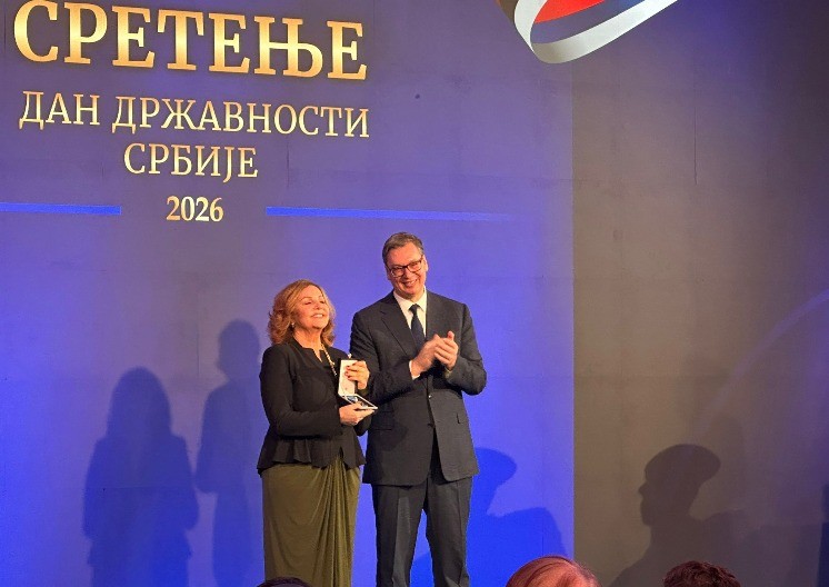 VUČIĆ DODELIO ORDEN ANI BEKUTI Pevačica zablistala nakon teškog perioda 