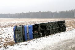 DEVOJKE UKRALE AUTOBUS U OBRENOVCU Vozilo nađeno prevrnuto u jarku 