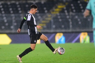 HOĆE DA KUPUJU U HUMSKOJ Bešiktaš krenuo po vezistu Partizana