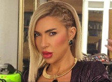 NAPRAVILA HAOS! Jovana Jeremić se uvija u kupaćem kostimu, drži šampanjac i skače po sobi! (VIDEO)