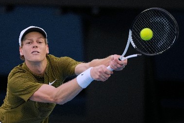 ITALIJAN SLAVIO U DVA SETA Siner upisao prvi trijumf od polufinala Australijan Opena