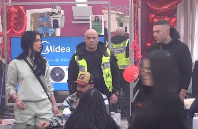 OBEZBEĐENJE IH OPKOLILO! Anita van sebe zbog Anđela, hitno traži advokata!