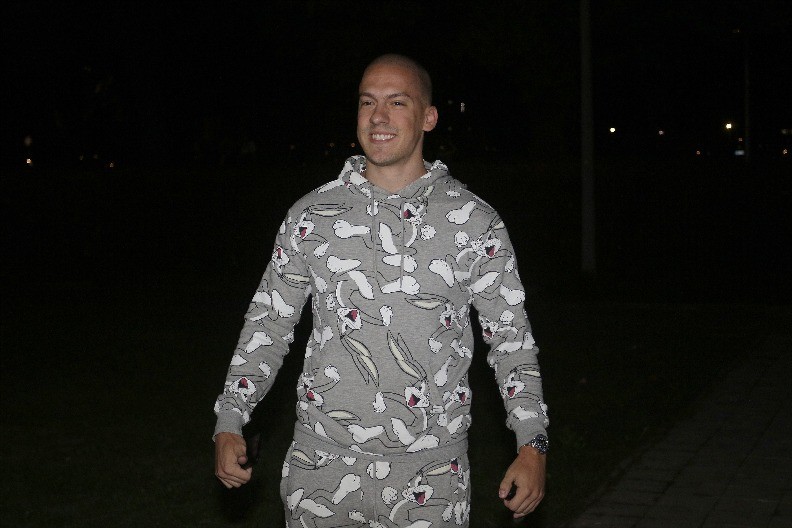 ZAPALJEN AUTOMOBIL BAKE PRASETA Drama ispred njegove zgrade rano jutros 