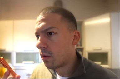 STRAVIČAN PRIZOR ISPRED ZGRADE BAKE PRASETA Pogledajte kako vatrogasci gase njegov zapaljeni automobil (VIDEO)