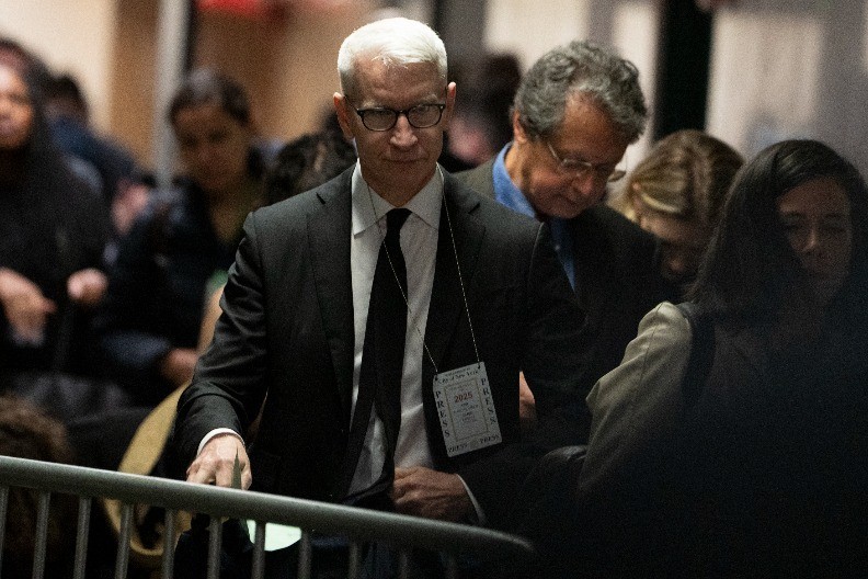 NAKON SKORO 20 GODINA DOŠAO KRAJ Slavni voditelj doneo tešku odluku, zauvek se oprašta od omiljene emisije