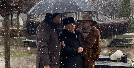 BOLAN PRIZOR SA POMENA Šabanov sin se ne odvaja od neutešne majke! (VIDEO)