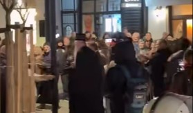 BLOKADERI PSOVALI PATRIJARHA, HTELI DA LINČUJU MITROPOLITA! Jezive scene u Novom Sadu prilikom obeležavanja 200 godina od osnivanja Matice Srpske