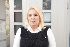 SNEŽANA ĐURIŠIĆ OBJAVILA FOTOGRAFIJU NAKON ŠTO JOJ JE SIN PRETUČEN Pevačica potezom iznenadila 