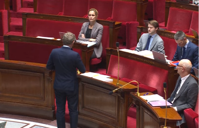 POLITIČAR TAJNO SNIMAO ŽENE ISPOD SUKNJE Žestoka skandalčina u Francuskoj - pronađeno 1800 eksplicitnih fotografija