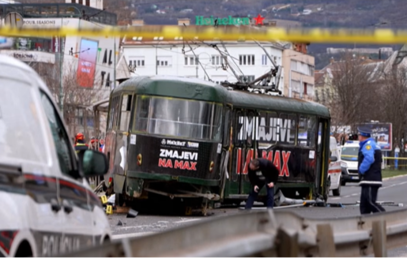 BORI SE POSLE AMPUTACIJE NOGE Lekari o stanju srednjoškolke (17) teško povređene u tramvajskoj nesreći