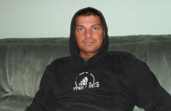 EVO KO JE PRETUKAO SINA SNEŽANE ĐURIŠIĆ Poznat identitet napadača sa Vračara, policija mu je za petama!