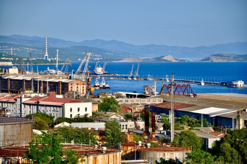 RUSKA NAFTA TEČE KROZ EVROPSKU UNIJU Prve isporuke obezbedio mađarski MOL