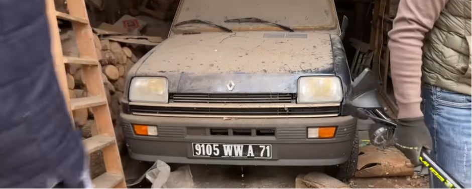 PRONAĐEN RENO 5 KOJI JE PREŠAO SAMO 12 KILOMETARA! 43 godine stajao zaboravljen u garaži (VIDEO)