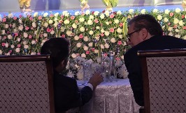 VUČIĆ SEDI SA MAKRONOM NA VEČERI KOJU MODI ORGANIZUJE Dvojica lidera razgovaraju u Nju Delhiju (VIDEO)