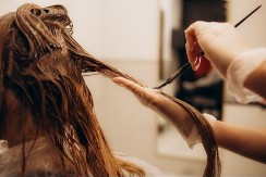 KOSA VAM JE PREVIŠE TANKA? Ova tehnika farbanja vizuelno povećava volumen, izgleda prelepo na svakoj Srpkinji